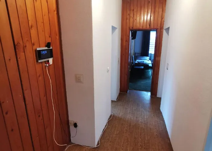 Monteur-haus Marat Biesdorf / Marzan / Hellersdorf Apartamento *