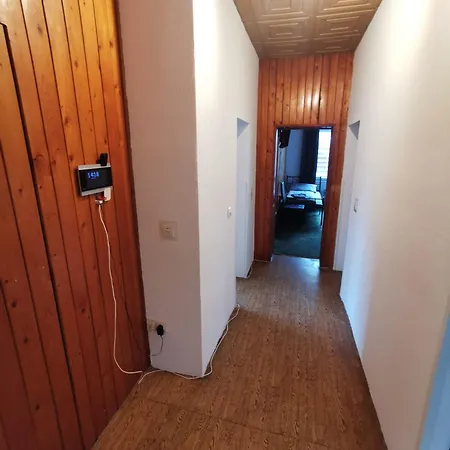 Monteur-haus Marat Biesdorf / Marzan / Hellersdorf Apartmán *